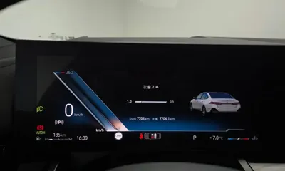 BMW 5-Series 2024, 7706 км, за 40066.19 USD - фото 8