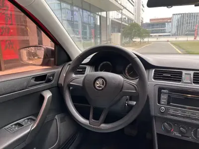 Skoda Rapid Spaceback 2018, 73000 км, за 4643.36 USD - фото 10
