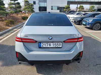 BMW 5-Series 2024, 23681 км, за 48430.07 USD