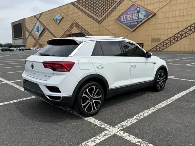 Volkswagen T-Roc 2021, 30000 км, за 15273.39 USD