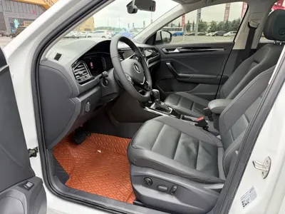 Volkswagen T-Roc 2021, 30000 км, за 15273.39 USD - фото 11
