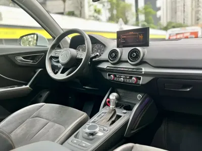 Audi Q2L e-tron