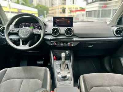 Audi Q2L e-tron