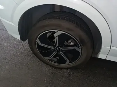 Audi Q2L e-tron