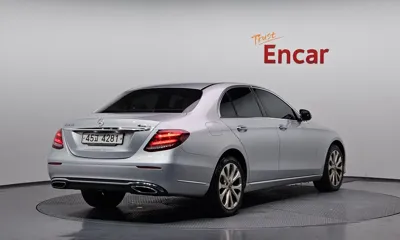 Mercedes-Benz E-Class 2017, 120884 км, за 13128.53 USD