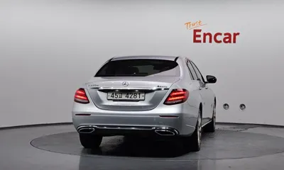 Mercedes-Benz E-Class 2017, 120884 км, за 13128.53 USD