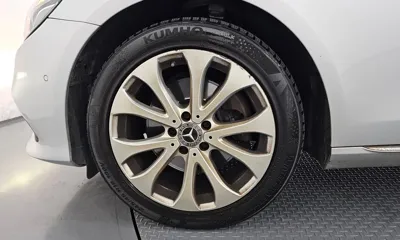 Mercedes-Benz E-Class 2017, 120884 км, за 13128.53 USD