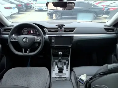 Skoda Superb 2020, 116100 км, за 8754.98 USD - фото 10