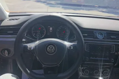 Volkswagen Passat 2016, 156700 км, за 11058 USD - фото 12