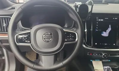 Volvo V60 2024, 42007 км, за 28107.03 USD - фото 9