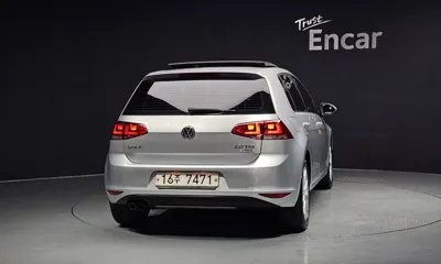 Volkswagen Golf 2015, 112217 км, за 5054.48 USD