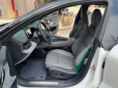 Zeekr 001 2023, 33000 км, за 17559.54 USD