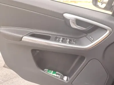 Volvo XC60 2017, 133400 км, за 10093.98 USD - фото 7