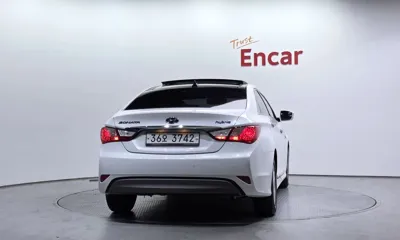 Hyundai Sonata 2014, 50513 км, за 5776.55 USD