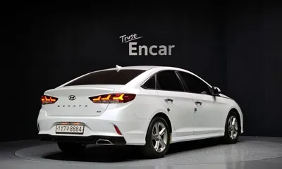 Hyundai Sonata 2018, 110561 км, за 7481.14 USD