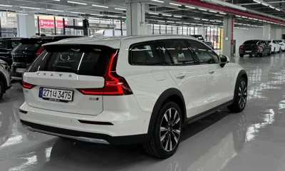 Volvo V60 2025, 1400 км, за 33153.47 USD - фото 2