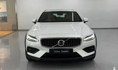 Volvo V60 2025, 1400 км, за 33153.47 USD - фото 3