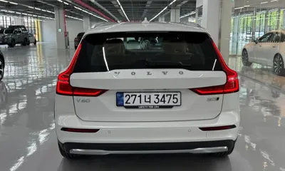 Volvo V60 2025, 1400 км, за 33153.47 USD - фото 4