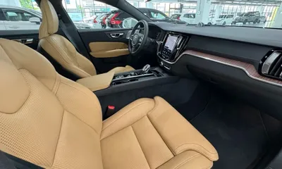 Volvo V60 2025, 1400 км, за 33153.47 USD - фото 10