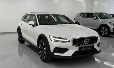 Volvo V60 2025, 1400 км, за 33153.47 USD - фото 16