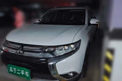 Mitsubishi Outlander · 2016 год