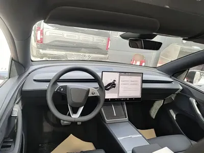 Tesla Model Y L