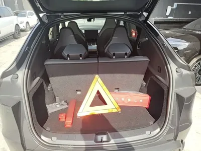 Tesla Model Y L