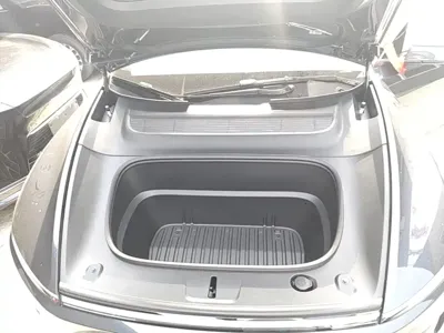Tesla Model Y L
