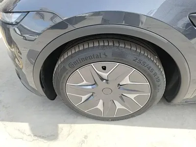 Tesla Model Y L