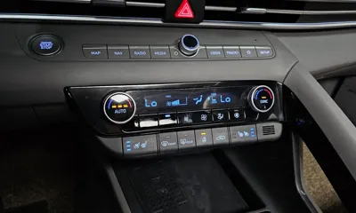 Hyundai Avante 2023, 14415 км, за 15071.4 USD - фото 31