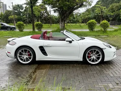Porsche 718 2021, 60000 км, за 43171.36 USD - фото 17