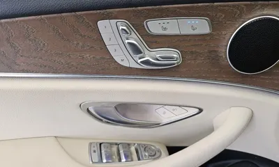 Mercedes-Benz E-Class 2022, 49785 км, за 24767.59 USD - фото 33
