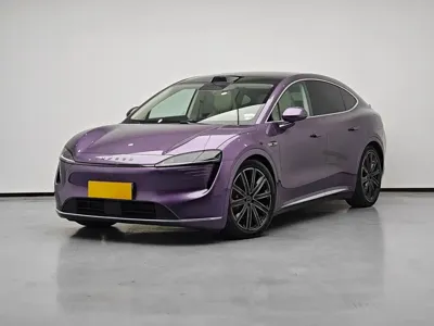智界 Zhijie R7 · 2025 год