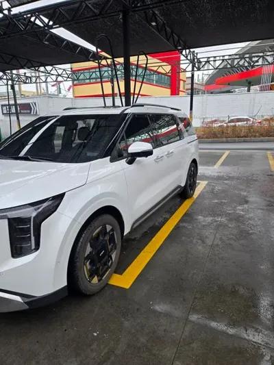 Kia Canival 2025, 19500 км, за 10892.51 USD