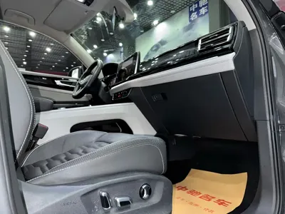Volkswagen Teramont 2023, 47000 км, за 21335.67 USD - фото 23