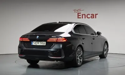 BMW 5-Series 2024, 64649 км, за 29773.12 USD