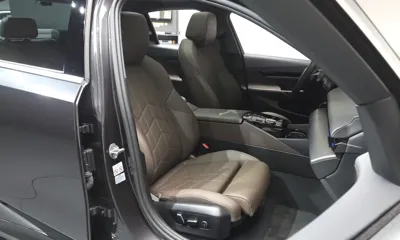 BMW 5-Series 2024, 64649 км, за 29773.12 USD - фото 26