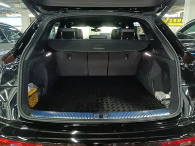 Audi Q5L 2024, 16400 км, за 34328.2 USD