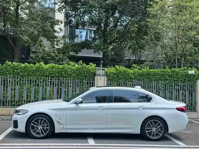 BMW 5 Series New Energy 2021, 70000 км, за 20413.27 USD