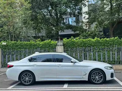 BMW 5 Series New Energy 2021, 70000 км, за 20413.27 USD