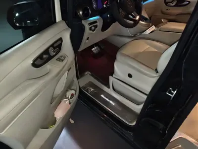 Mercedes-Benz V-Class 2022, 59800 км, за 34854.41 USD - фото 14