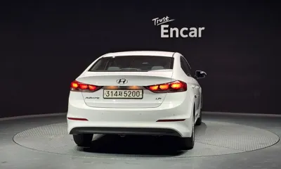 Hyundai Avante 2017, 156705 км, за 3971.38 USD