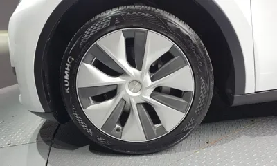 Tesla Model Y 2024, 29661 км, за 26847.81 USD