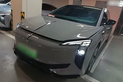 Hongqi EH7 · 2025 год