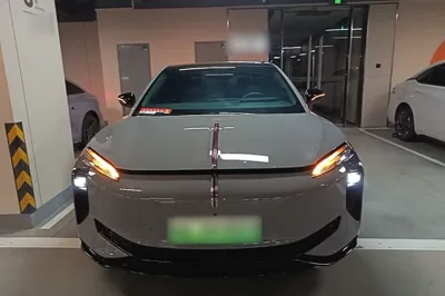 Hongqi EH7 2025, 13100 км, за 21645 USD
