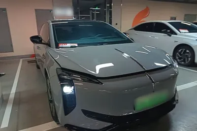 Hongqi EH7 2025, 13100 км, за 21645 USD