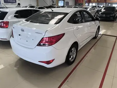 Hyundai Verna 2015, 111300 км, за 2795.71 USD
