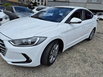 Hyundai Avante 2017, 119611 км, за 5655.59 USD