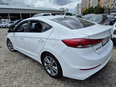 Hyundai Avante 2017, 119611 км, за 5655.59 USD