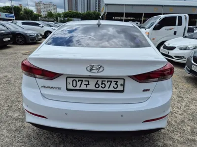 Hyundai Avante 2017, 119611 км, за 5655.59 USD